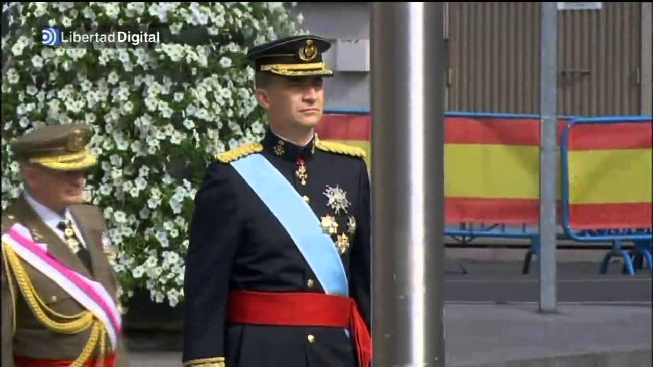 El Rey Felipe VI pasa revista al Ejército