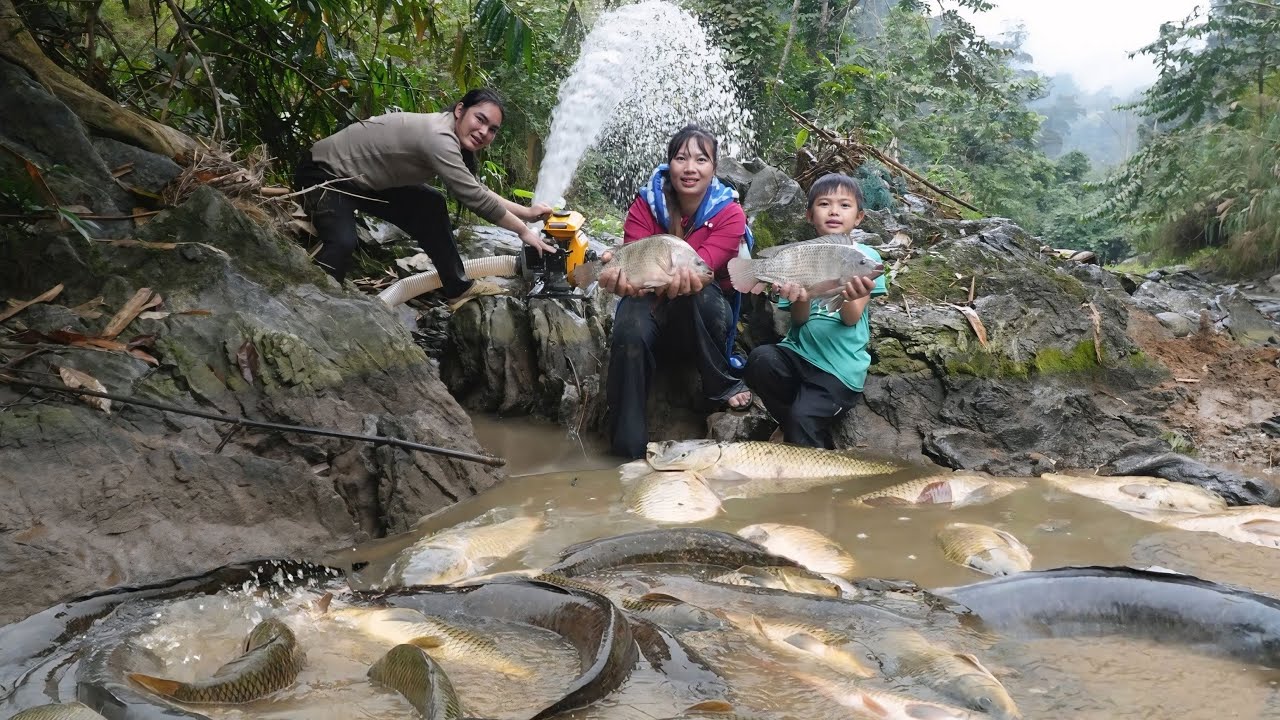 The whole family goes together to catch stream fish, returns home to cook a cozy meal in the winter