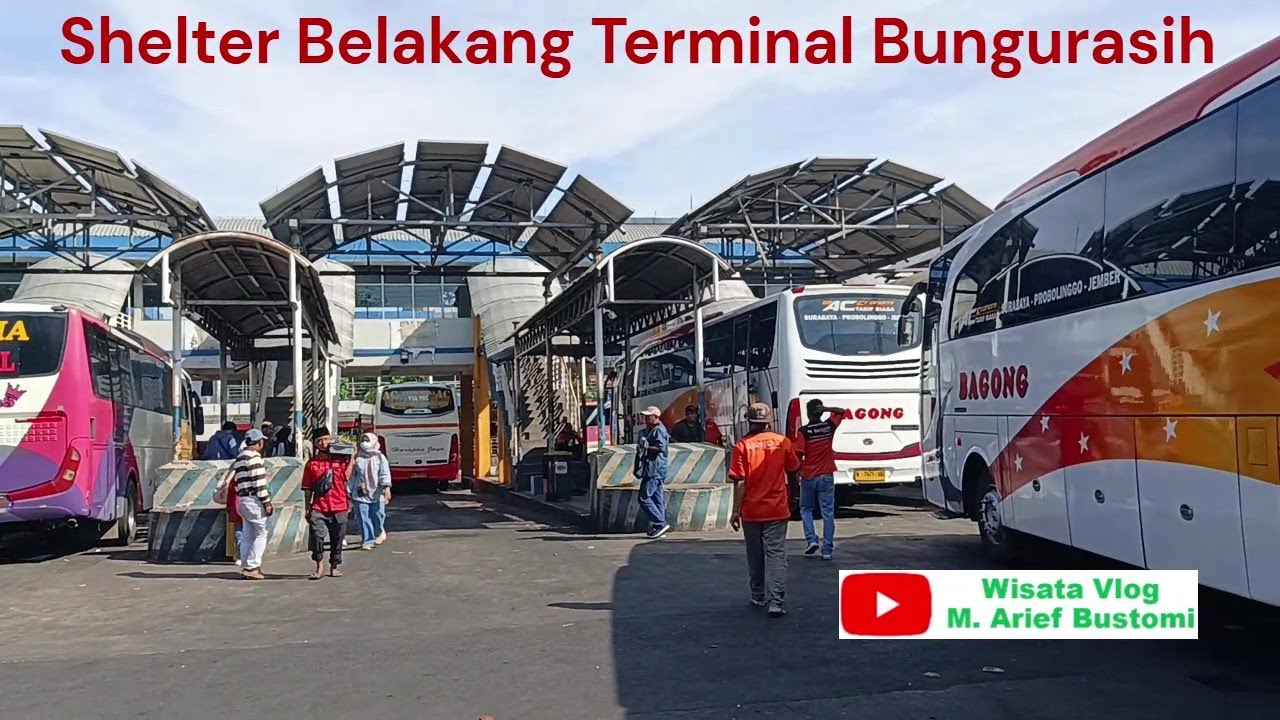 SHELTER BELAKANG TERMINAL BUNGURASIH memperlihatkan keramaian bus-bus akan berangkat dari terminal