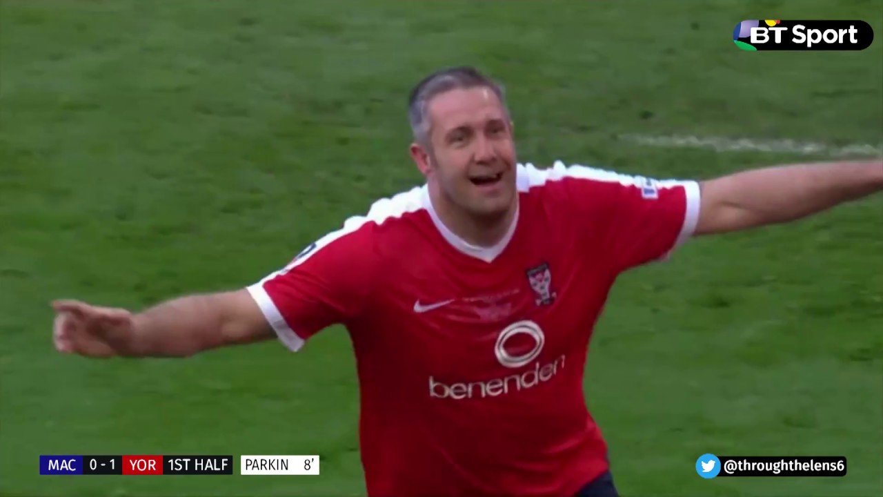 Buildbase FA Trophy Final 2017: Macclesfield Town 2-3 York City
