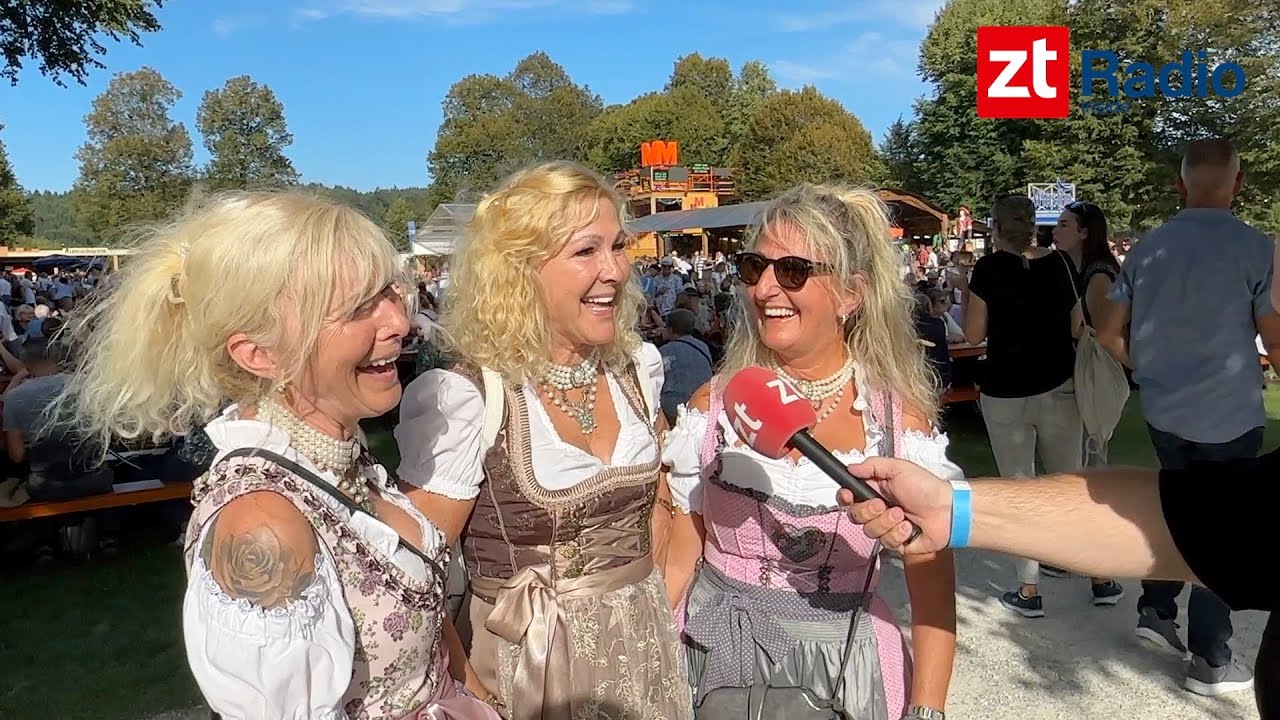 Schlagerfans in bester Stimmung auf dem Heitern
