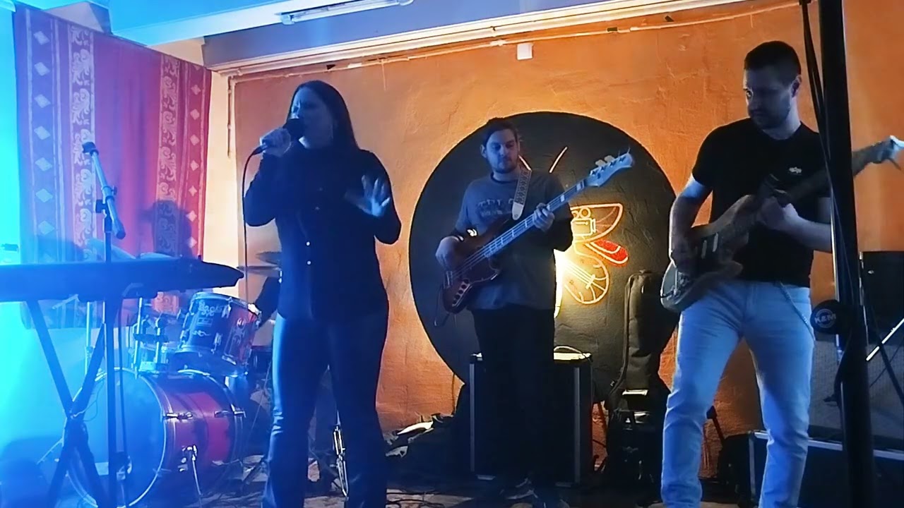 Alexandra Stefanović & SHkart Band - Na raskršću ( Live Svitac )