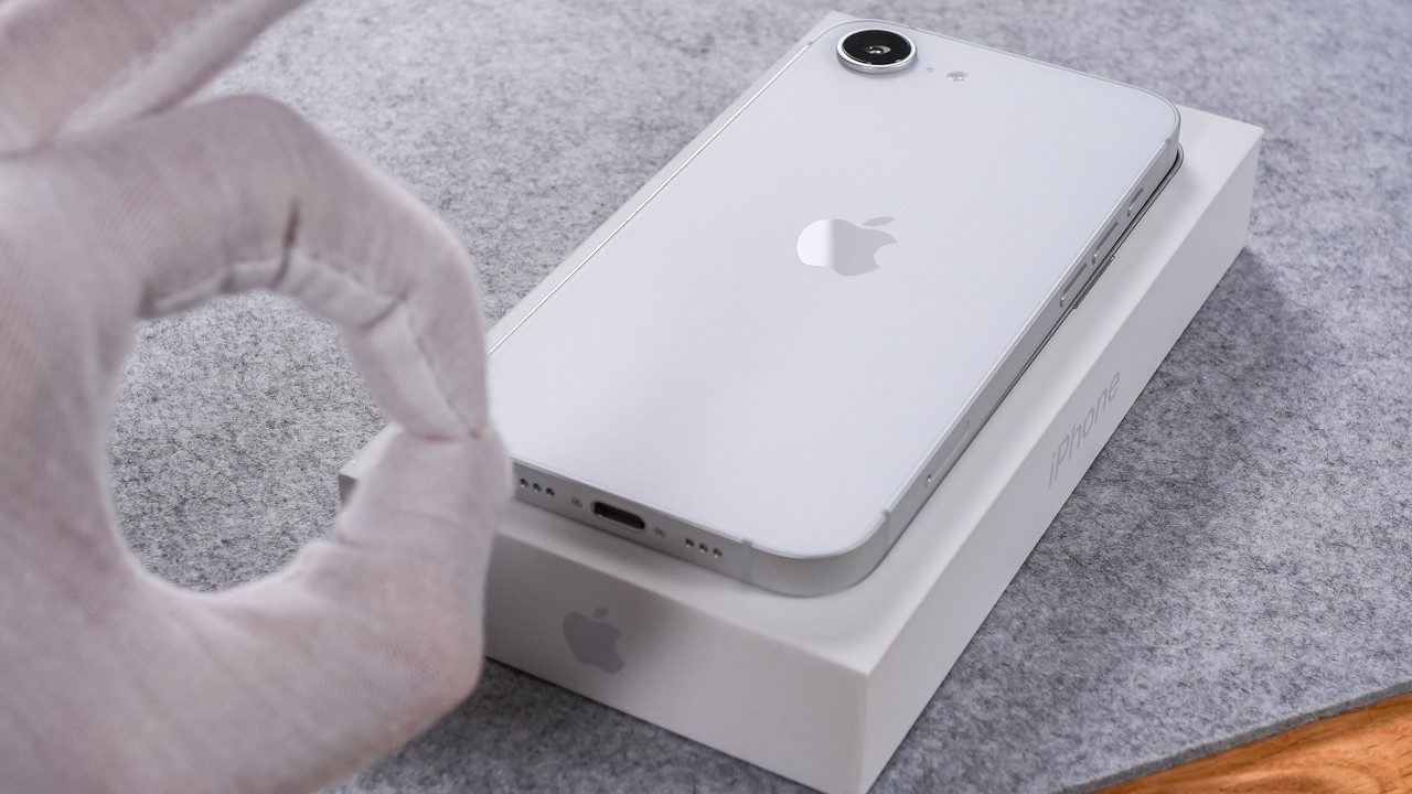 iPhone 17e ASMR Unboxing &ndash; This White Looks Too Clean