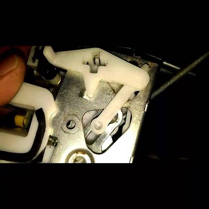How to replace door lock actuator on a 2005 honda pilot rr door