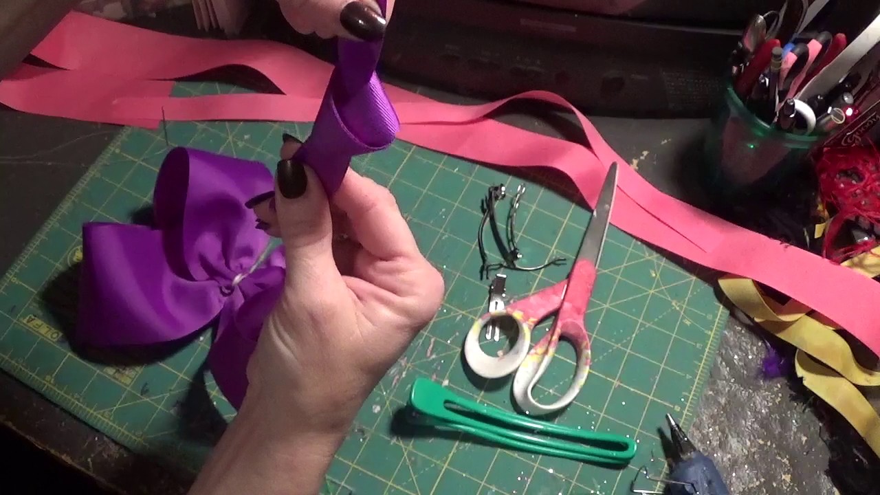 Mega size hair bows using the figure eight method