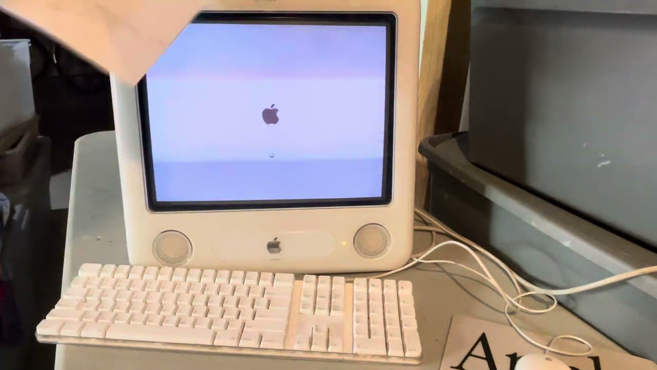 Apple eMac G4/800 (AVI) Computer - 2003