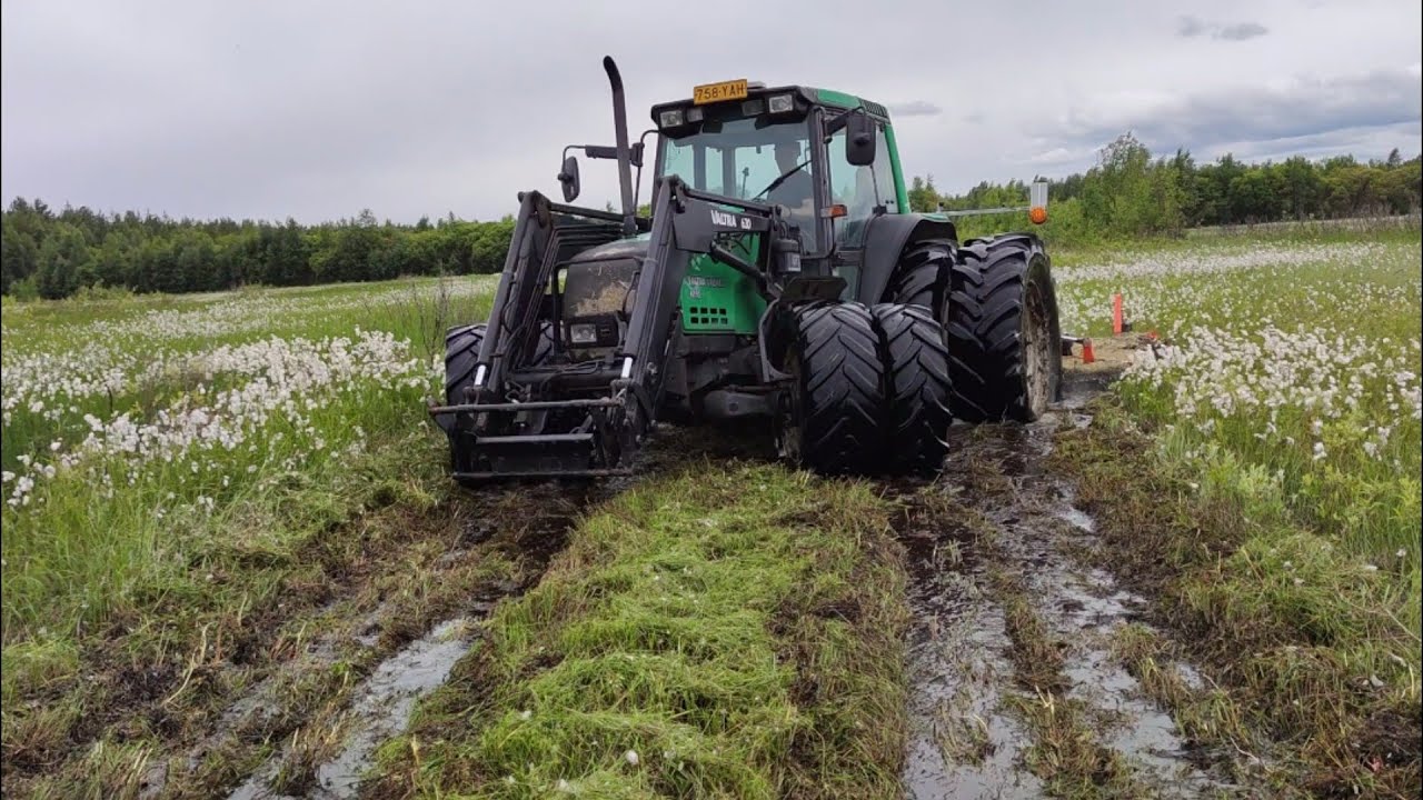 Valtra 6850 & Kralj-ing Agro x4  kasvuston murskausta , märkää on