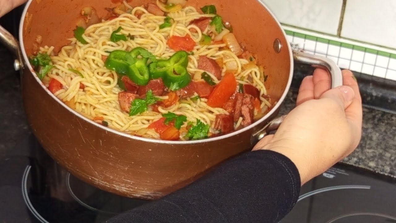 Domingo 25 de maio receita macarronada com. Calabresa