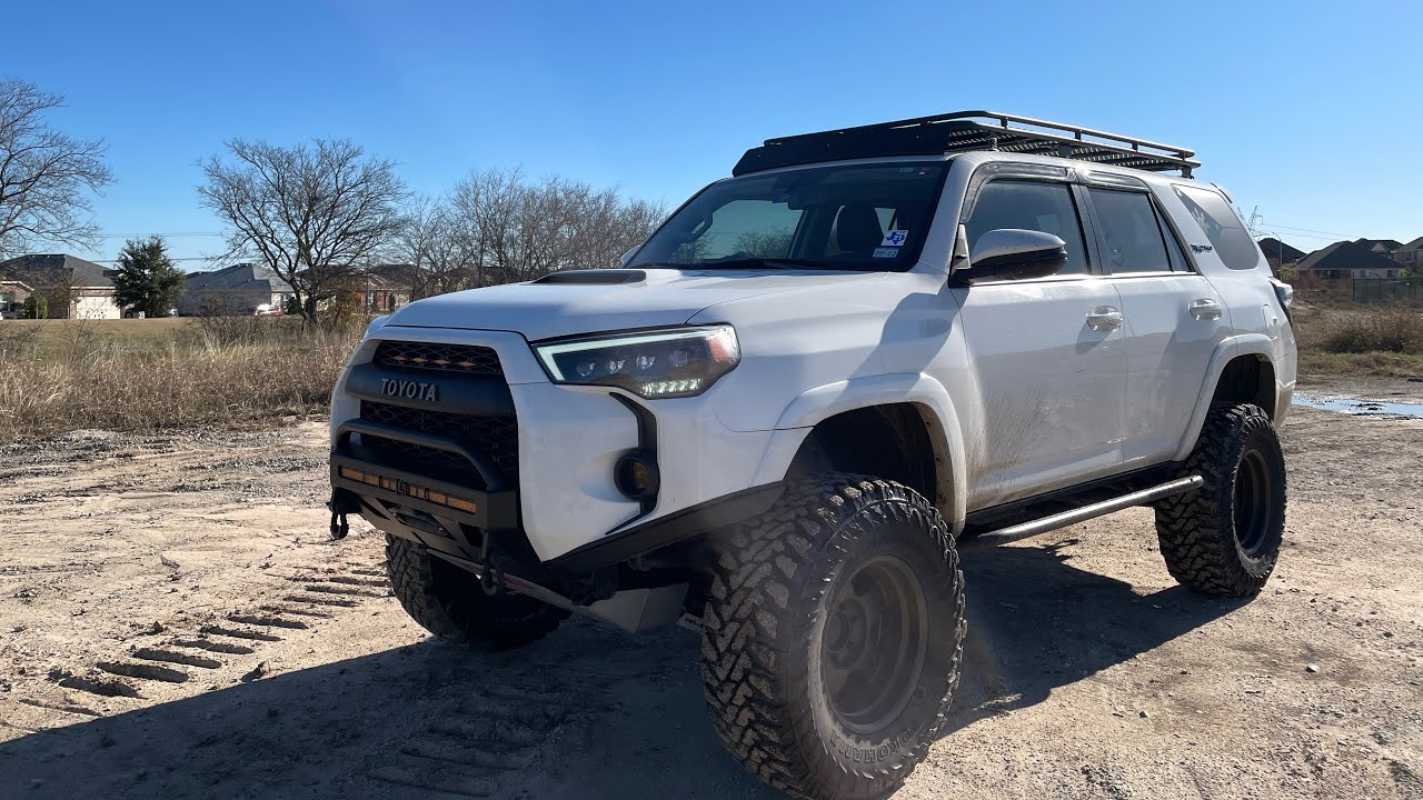 Toyota 4Runner - 35x12.50x17 Yokohama Geolandar M/T Tires