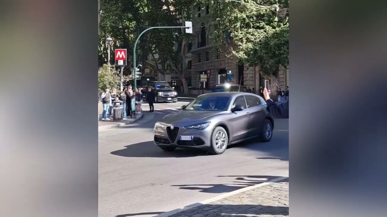 ARRIVA TRUMP A ROMA E GUARDATE CHE SCORTA CLAMOROSA L, INCREDIBILE!!