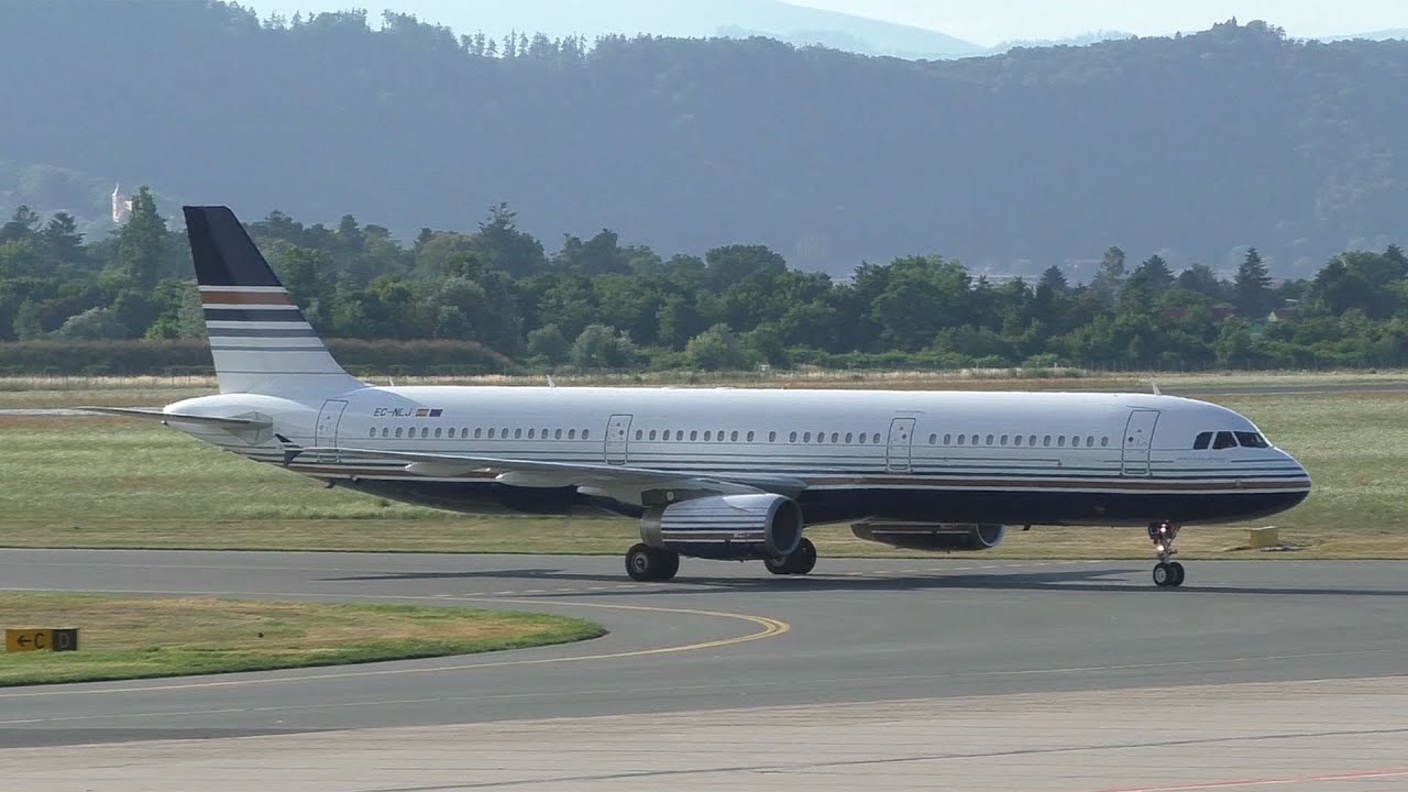 Privilege Style Airbus A321 landing  at Graz Airport | EC-NLJ