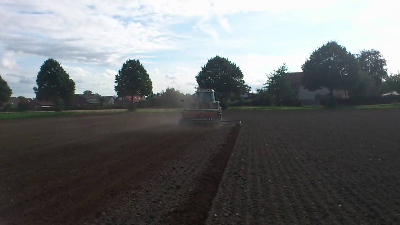 Fendt 413 Vario mit Drillmaschine