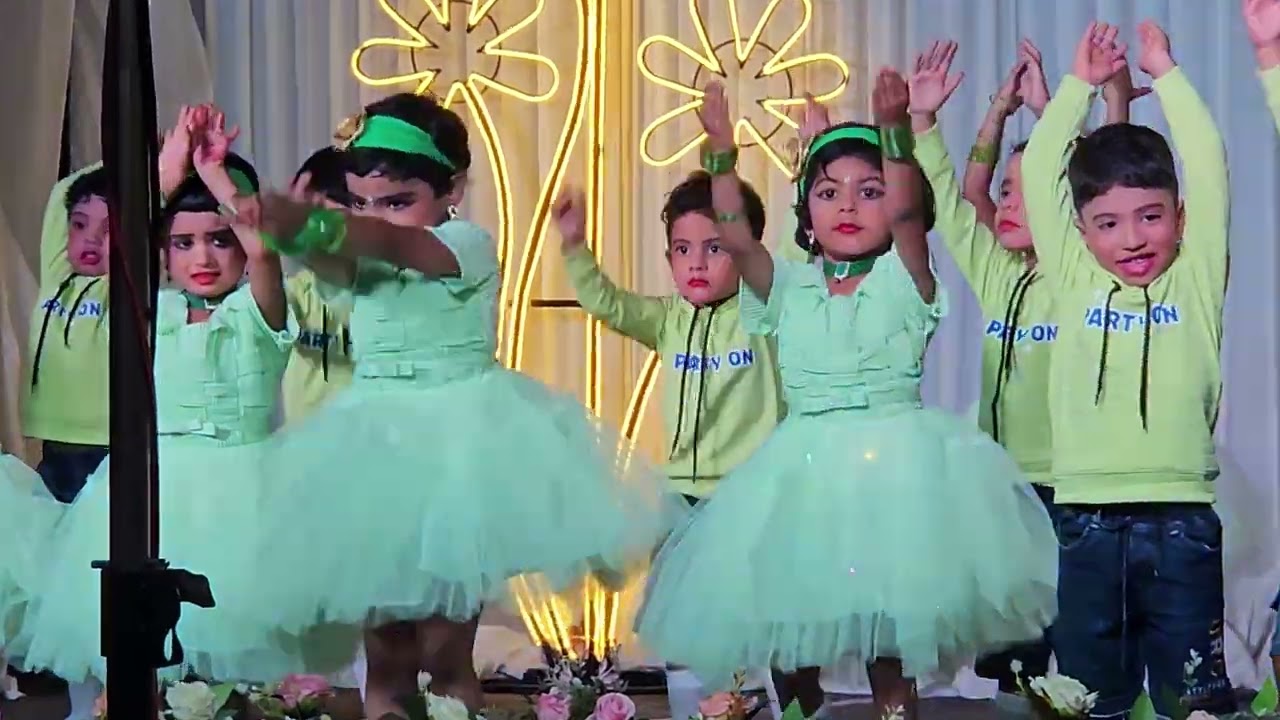 Little cute baby dance 