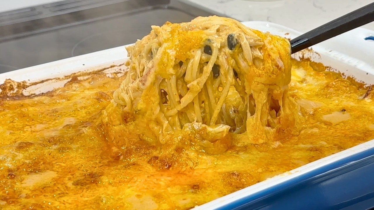 Creamy Chicken Spaghetti Casserole | Cheesy Rotisserie Chicken Pasta Bake
