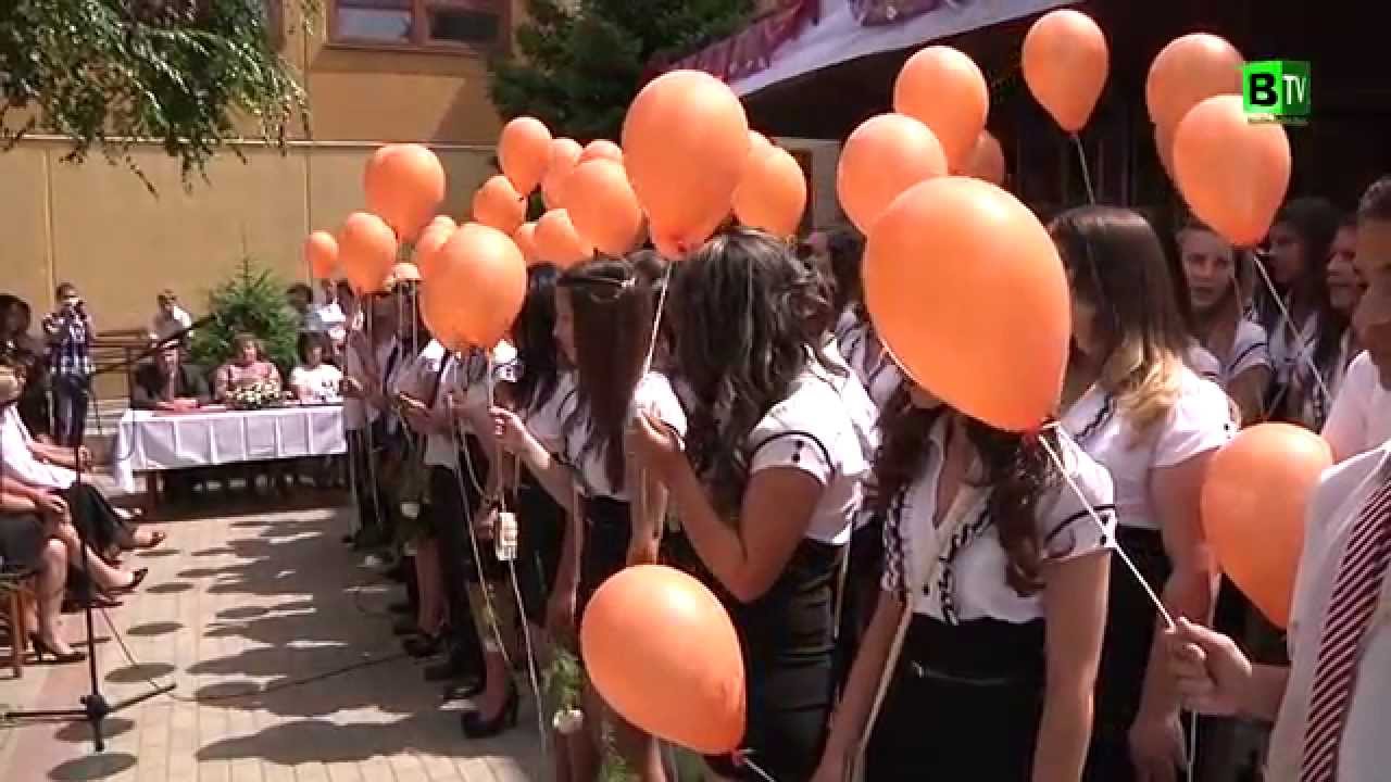 Lerohantak az évek - énekelték a Dózsa Iskola végzősei