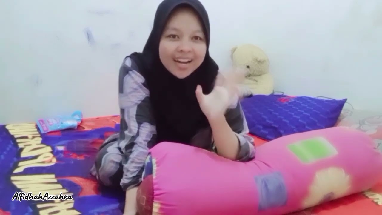 Terakhir pake bantal guling segede gaban, kira kira kenapah yah di buka lagi