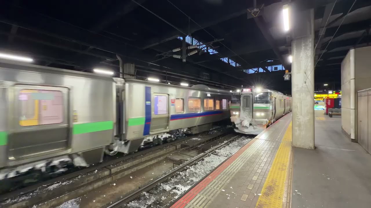 JR733系3000番台(F-3105+F-3205編成)&(F-3108+F-3208編成)札幌発車