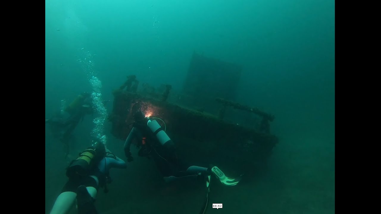 Gabon 🇬🇦  Diving on a tugboat  wreck ;  20 December 2020