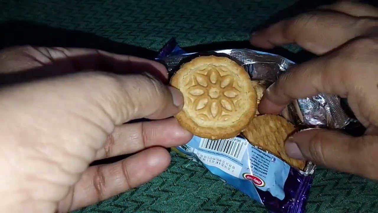 unboxing cafe biscuit