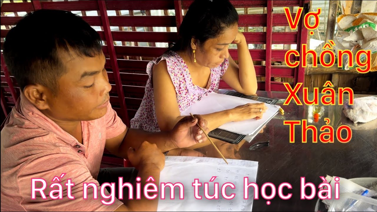 Dạy học vợ chồng Xuân Thảo 2 em rất nỗ lực siêng năng học hỏi 