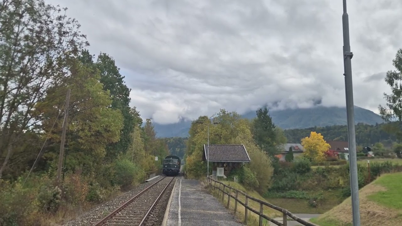 Durchfahrt eines NBiK Charterzug am 12.10.2025 in Ladinach