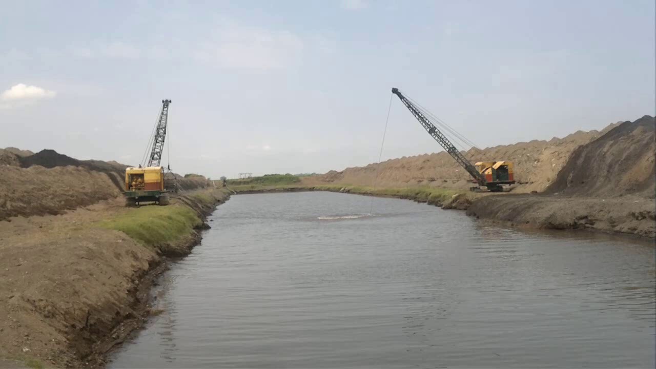 Ruston Bucyrus 22B y Bucyrus erie 22B limpiando noria