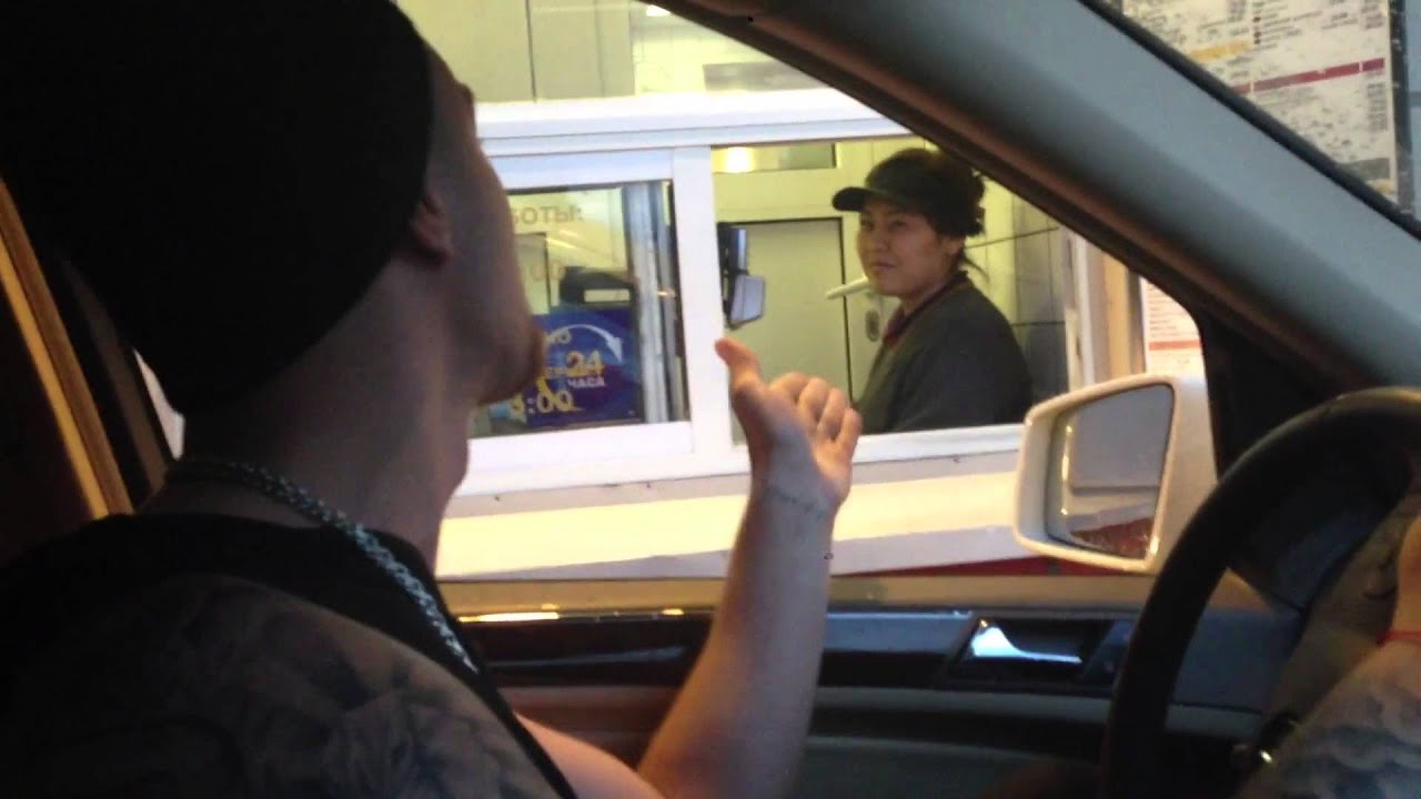 Пацаны ОФИГЕННО Читают РЭП в Макдональдсе - Mcdonalds Rap