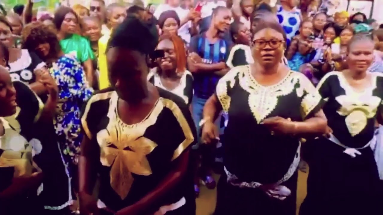 ANIMATION FUNÉRAILLES CHEZ LES BEEMBE MOUYONDZI BOUENDZA CONGO BRAZZAVILLE - MUNTUTA
