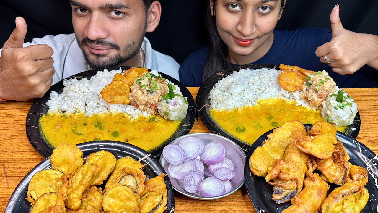 EATING ALOO CHOP,BEGUN BHAJA,BAGUN FRY,GOBI PAKODA,DAL CHAWAL,ALOO BHORTA,GREEN CHILLI BHORTA ASMR