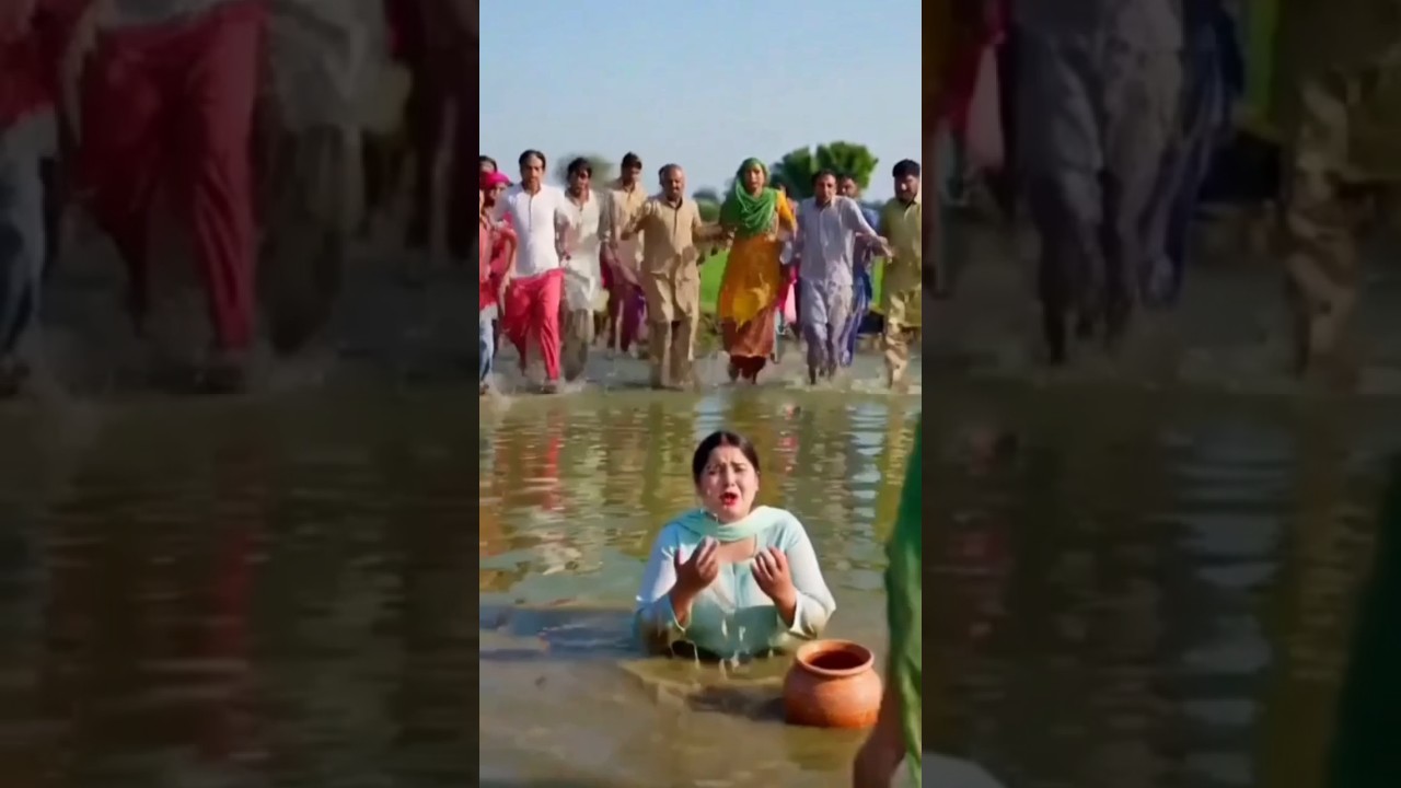 Pani bharny Aaie they gir gae #VillageToonTv #pakistanivillage #funnyshorts #youtubeshorts #comedy