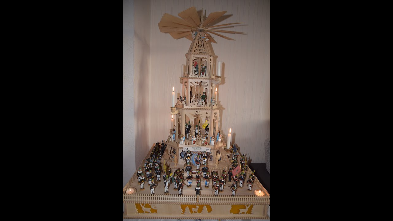 Weihnachten - Eine Pyramide aus dem Erzgebirge, Germany