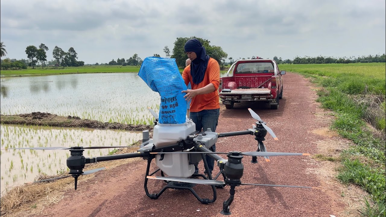 หว่านปุ๋ยด้วยโดรนเกษตร dji t40 สะดวกสุดๆ