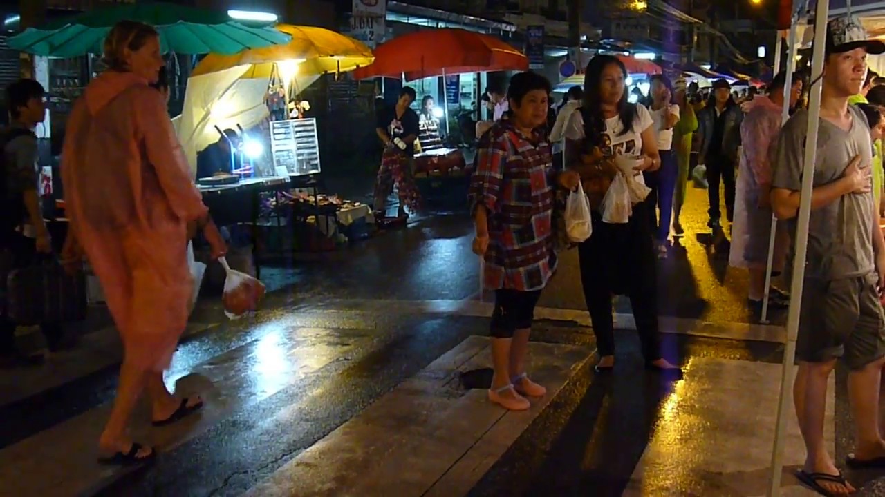 Chiang Mai Saturday Night Market, Wua Lai Road