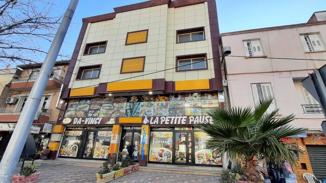 للبيع أو للكراء.  شروم كبير 3 طوابق.  مكان تجاري بسطيف.  0661599196 خير مزارة.