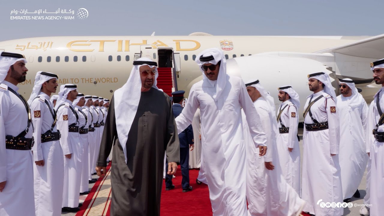رئيس الدولة يصل الدوحة في زيارة أخوية .. وأمير قطر في مقدمة مستقبليه