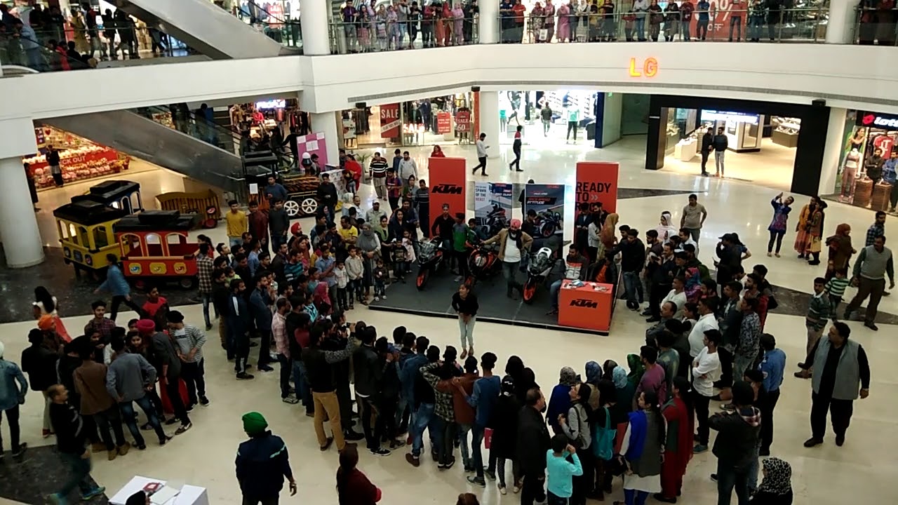 Excellent dance in Wave mall jammu