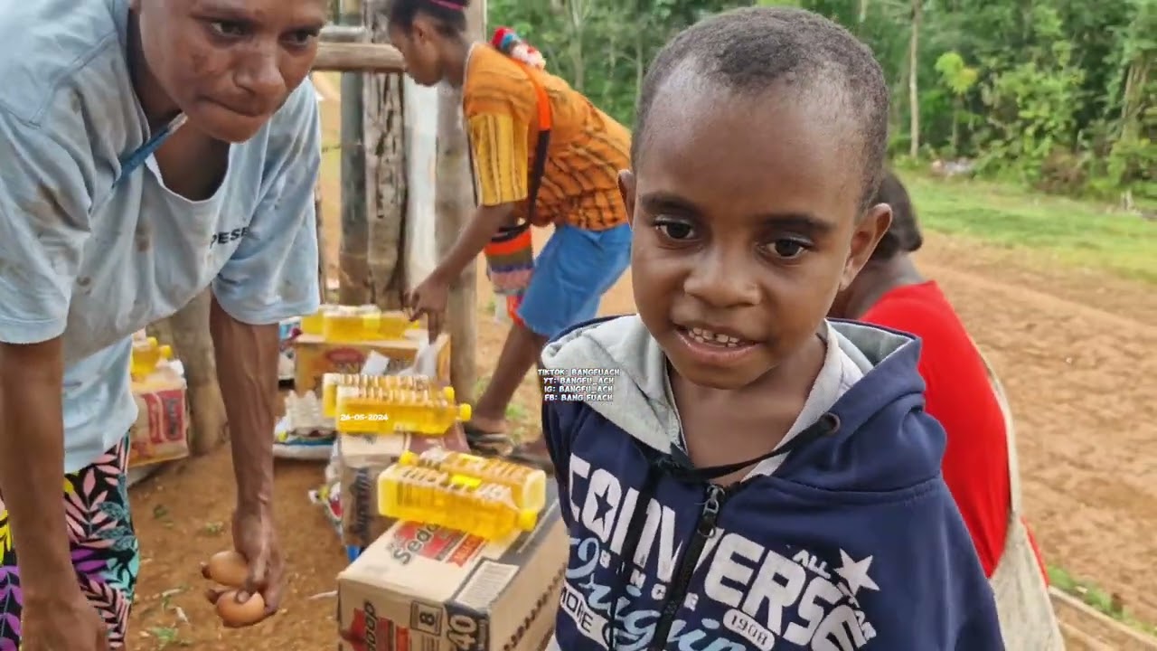 371. terimakasih kaka Nungky Yeo sudah berikan berkat untuk saudara papua, Tuhan yang balas Aamiin