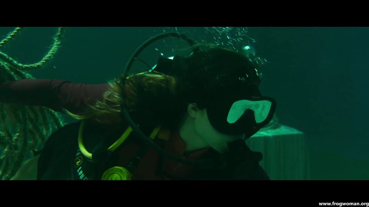 2 female divers, a wreck, a coin, and … some danger – Scene 2