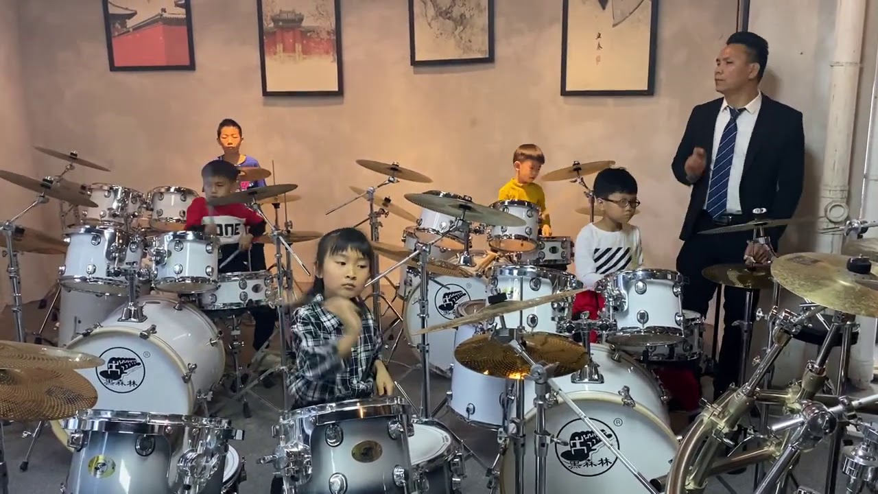 妞妞带小朋友打奏一首好听的闽南歌曲，免失志！