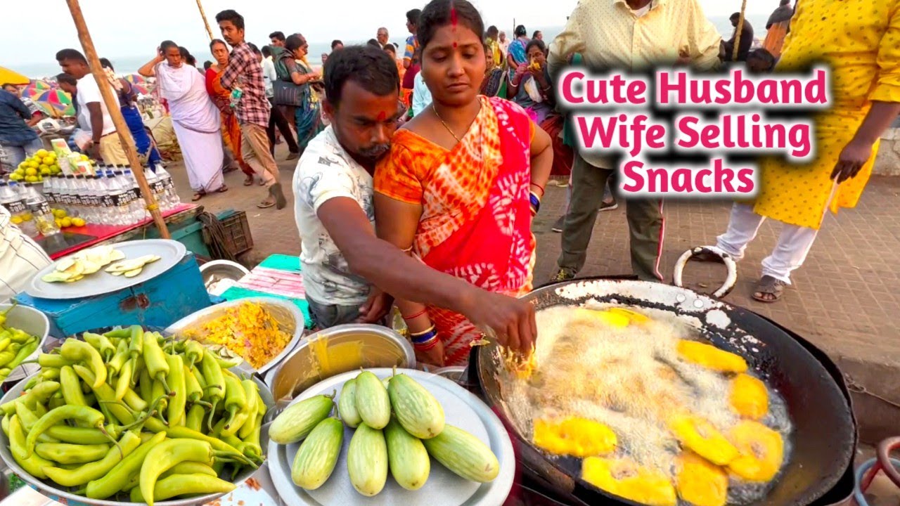 Odisha Cute Couple Selling Puri Beach Snacks - Madras Capital Mirchi Pakoda, Baigan Bajji & Pyaji