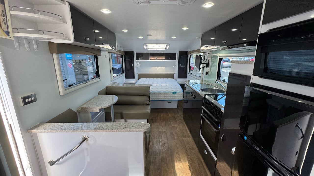 360009- 2016 Avan Nathan Caravan