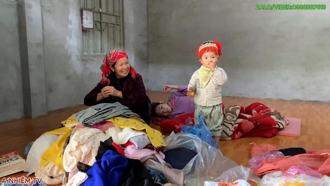 Mang Món Quà Lên Cho Gia Đình Bé Mùi Tàn, Tết Năm Nay Ấm No Hơn Rồi