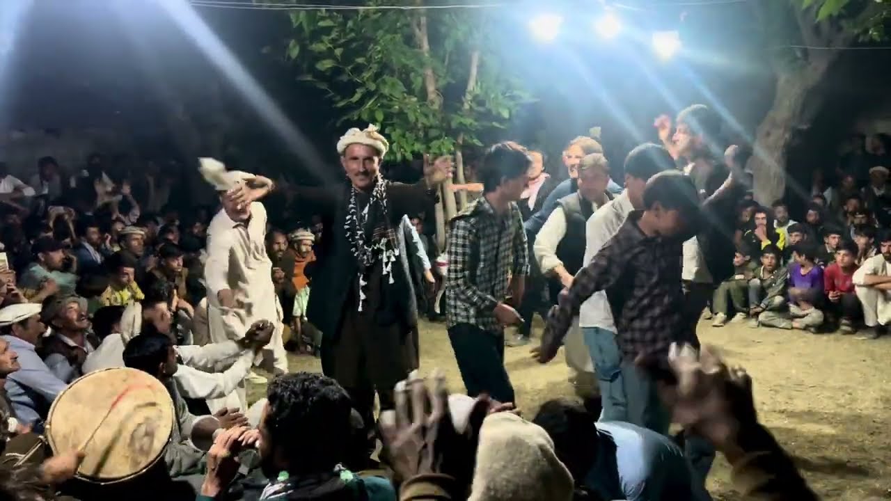 Arkari Garum Ishtok||Garum Chitrali Dance||Qayas Surnay