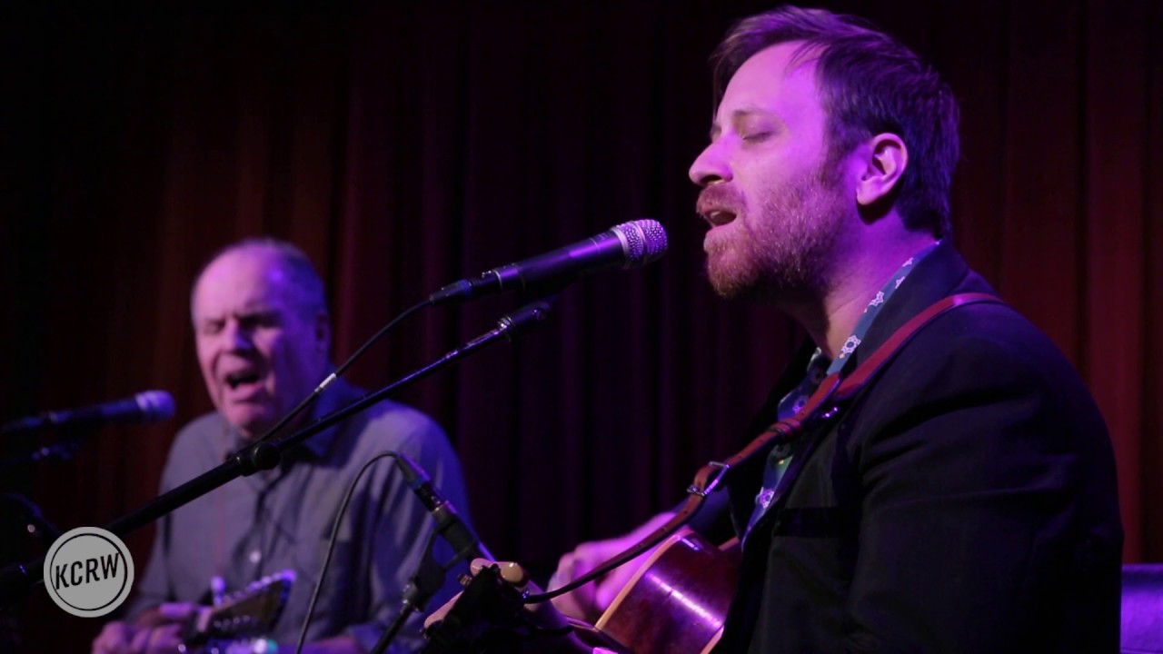 Dan Auerbach performing 