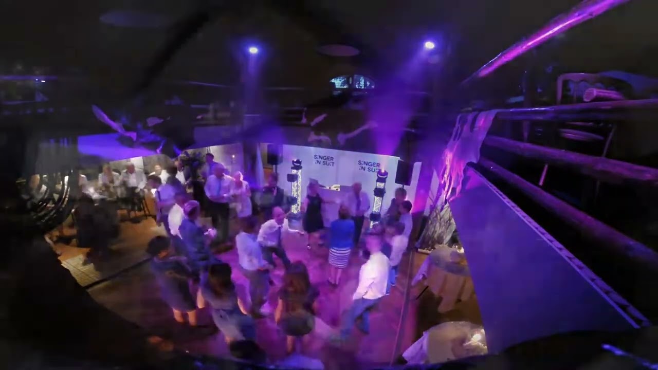 DJ Singer in Suit, sfeer video