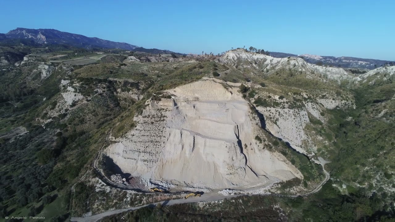 La collina antropizzata dalla cava di sabbia, Caulonia| Drone Anafi 4K