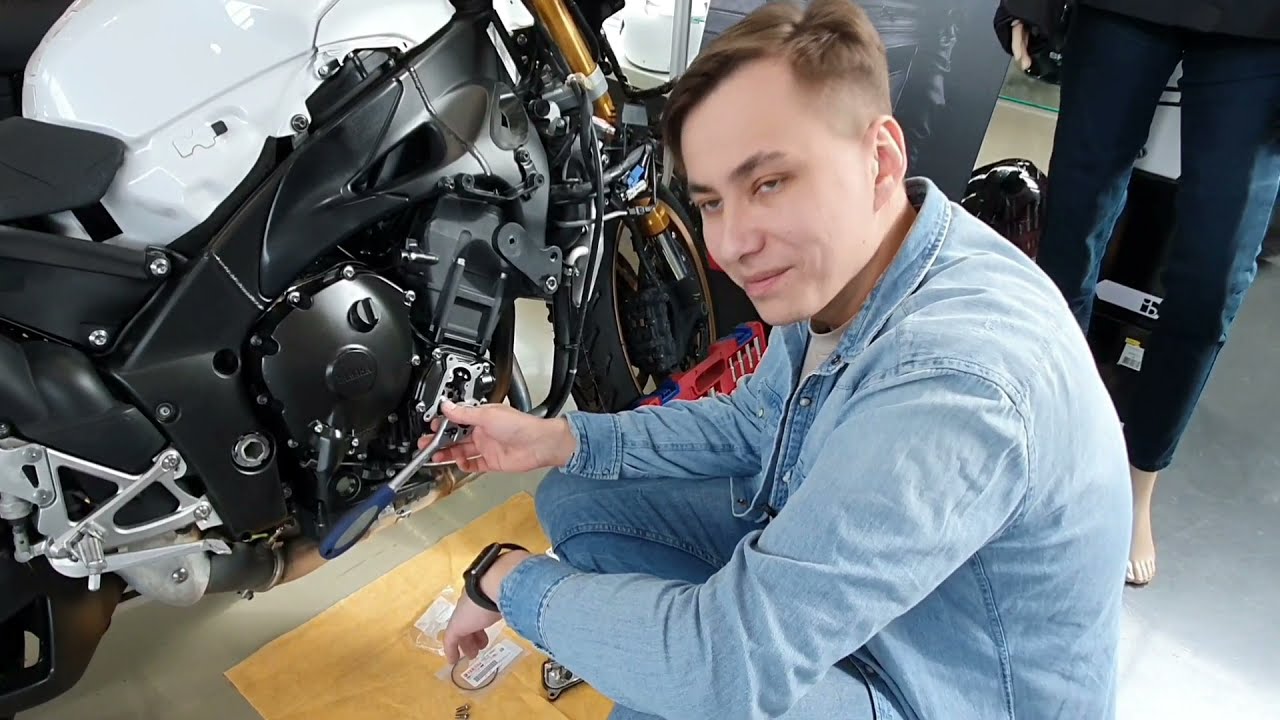 ЗАМЕНА НАТЯЖИТЕЛЯ ЦЕПИ ГРМ YAMAHA YZF-R1 2009-2014 / ЛЕЧИМ БОЛЯЧКИ ЛЕГЕНДАРНОГО СПОРТБАЙКА