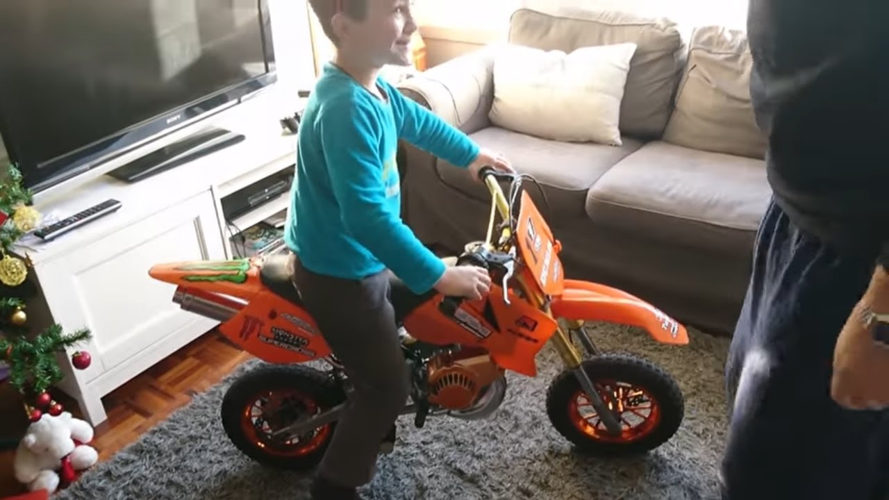 Abrir REGALOS de NAVIDAD☃️😍...Abrir, ver y probar una minimoto🏍️💨 Papa Noel🎅