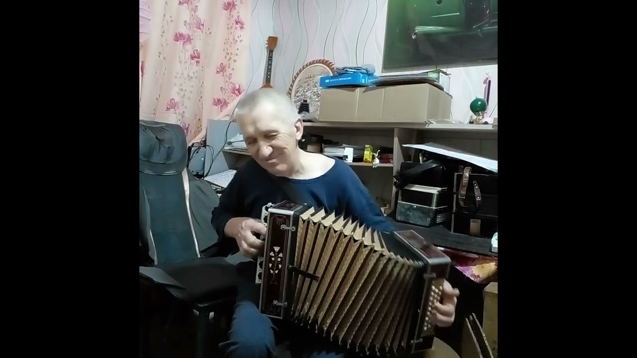Играет, когда нет настроения.