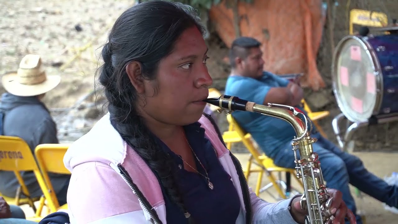 Que chingon suena esta banda de Mujeres